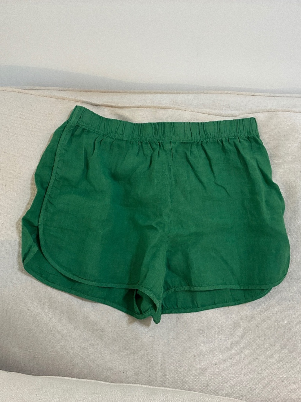 Velvet by Graham and Spencer Green Linen Shorts Medium NWT